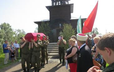 Торжественно-траурная церемония захоронения останков погибших воинов