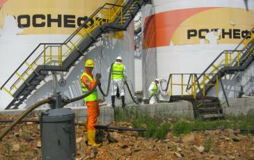 Подготовка оборудования для сбора разлившихся нефтепродуктов на объекте ООО «РН-Востокнефтепродукт»
