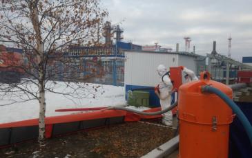 Сбор разлива метанола на объекте ООО «Газпром добыча Ноябрьск»