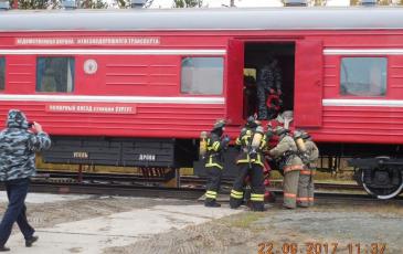 Пожарный поезд прибыл на место аварии